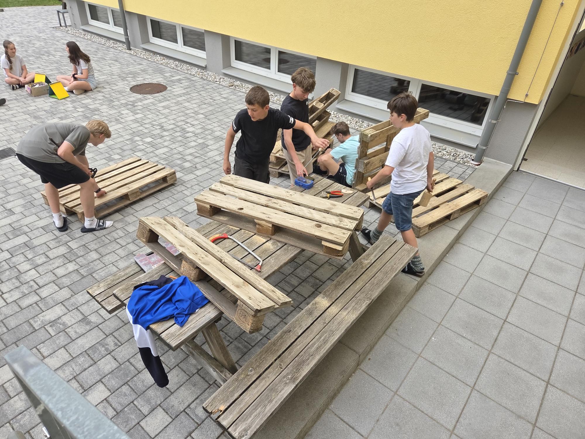 Sitzgelegenheiten aus Paletten
