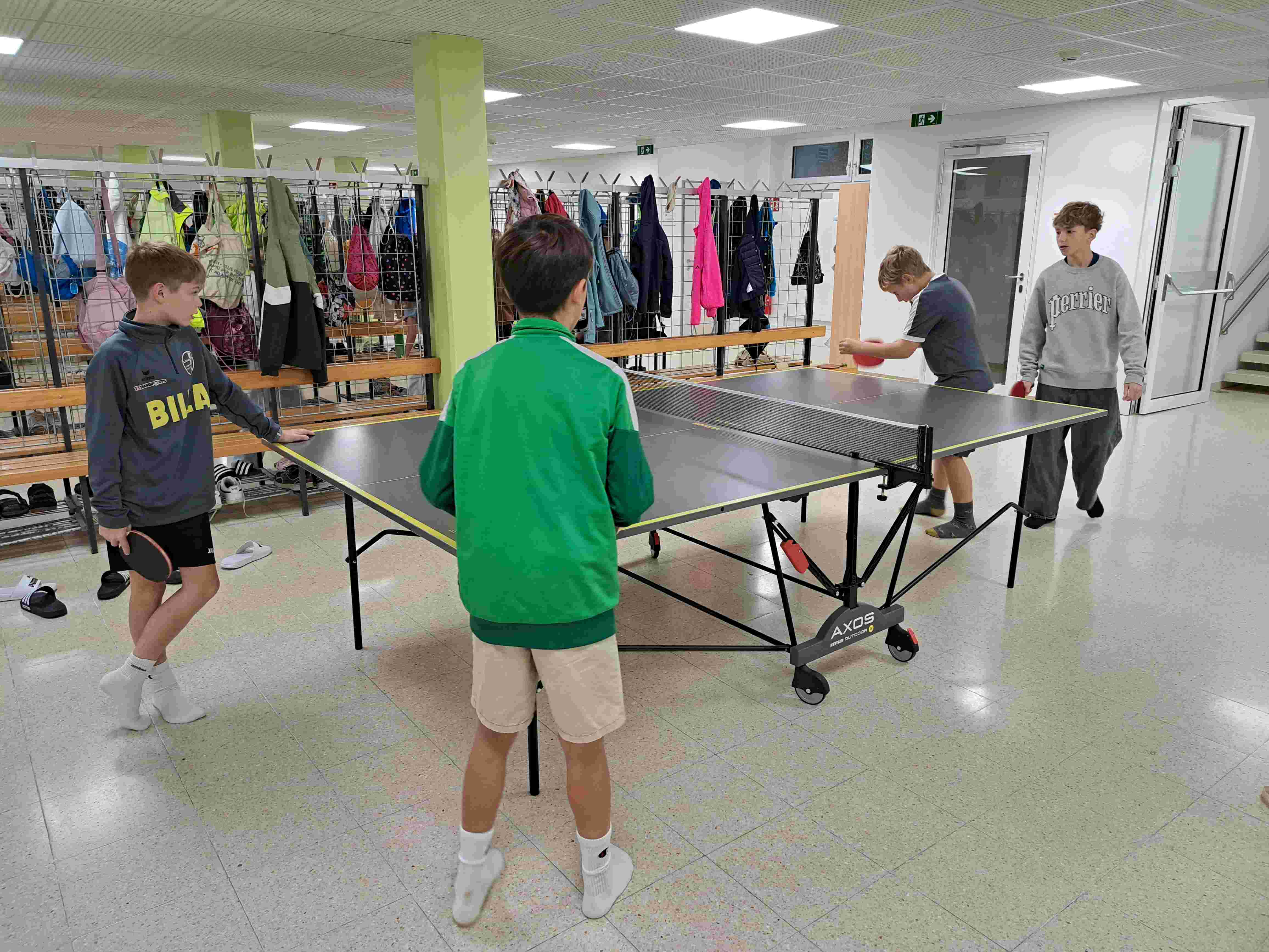 neuer Tischtennistisch