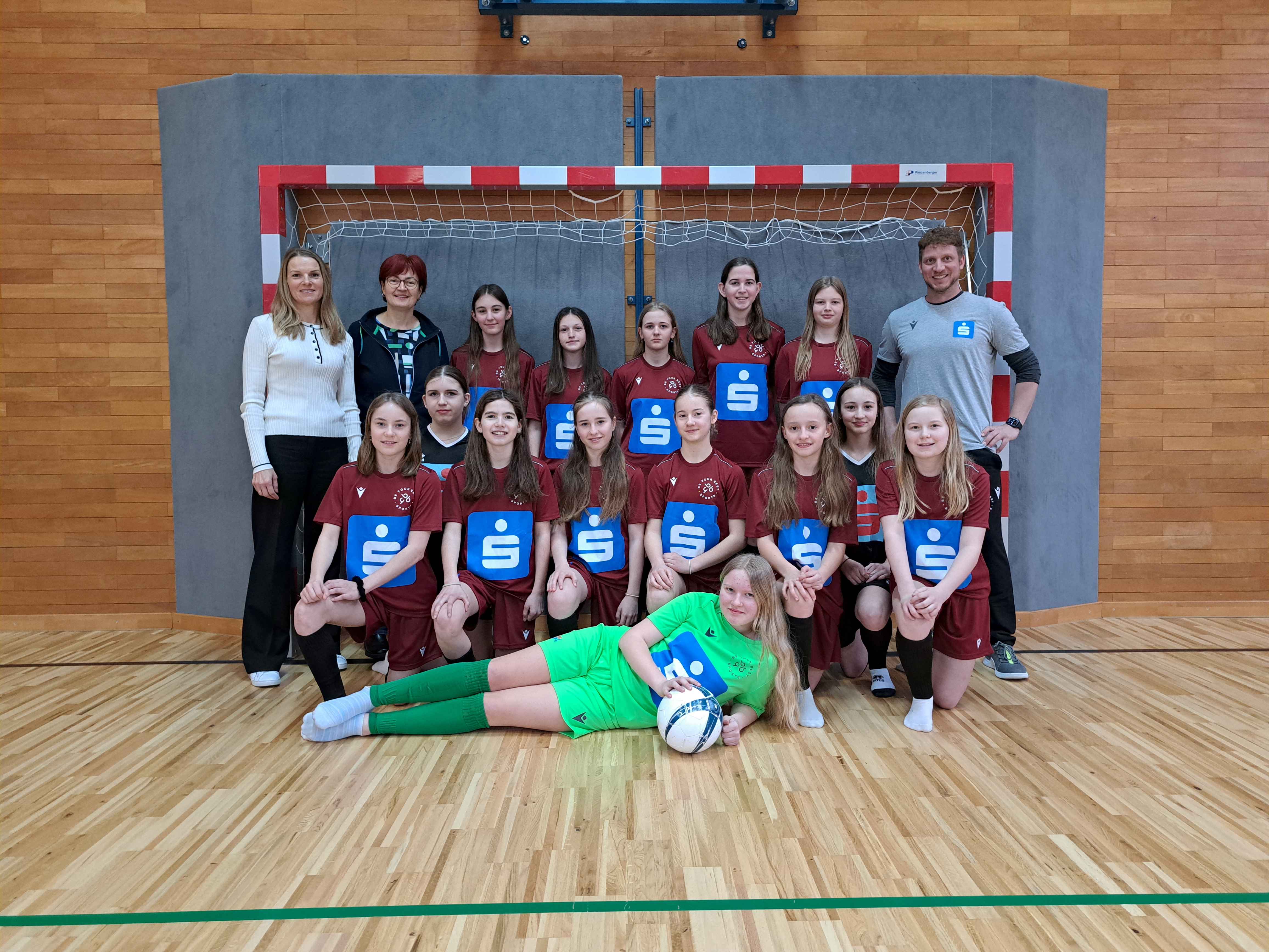 Neue Fußballtrikots von der Sparkasse 